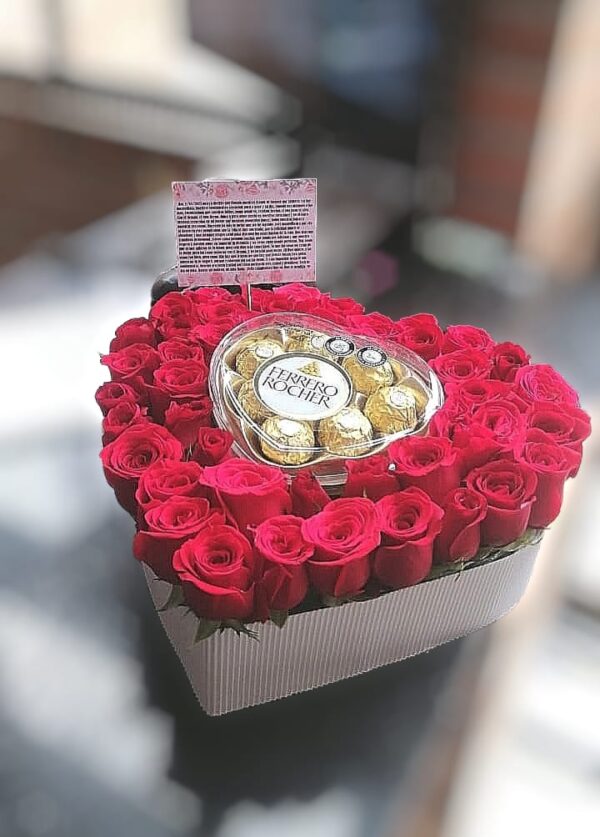 Corazón  de rosas y ferrero R47