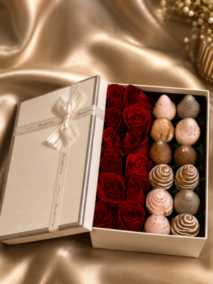 Caja con 12 rosas y 12 fresas achocolatadas R133